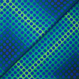 Gabardine de polyester imprimée petit pois bleu fond vert