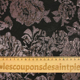 Brocart lamé rose et doré bouquet de roses fond noir