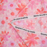 Velo 100% algodón Plumetis coral estampado margaritas fondo rosa