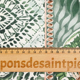 Frisa floral estampada en sarga de poliéster verde y marrón con fondo blanquecino