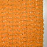 Broderie anglaise festonnée beige Éléonore fond orange