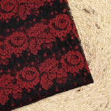 Fino encaje de poliéster bicolor rojo y negro.