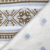 Voile de coton brodé frise marron et ciel fond blanc