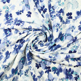 Viscose imprimée fleur bleue aquarelle fond blanc