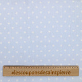 Piqué de coton imprimé cœur fond bleu clair