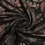 Brocart lamé rose et doré bouquet de roses fond noir