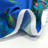 Popeline de coton imprimée palmier coloré fond bleu