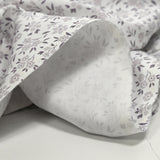 Piqué de coton imprimé fleurs de saison gris fond blanc