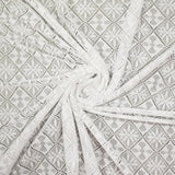 Maille dentelle carré de fleurs fond blanc