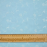 Voile de polyester brodé floral bohème bleu ciel