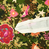 Crêpe imprimé fleurs et pixels fond vert camouflage