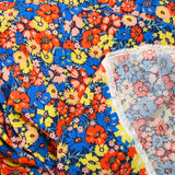 Crespón de viscosa a rayas lúrex plateado Camelia fondo azul marino y rojo