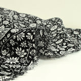 Crepon viscosa lurex rayas cachemira plata fondo negro