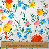 Sergé de coton élasthanne fleurs du jardin fond blanc