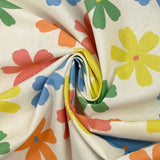 Algodón estampado con flores de Ninon sobre fondo crudo