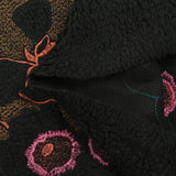 Fausse fourrure sherpa brodée floraison fond noir