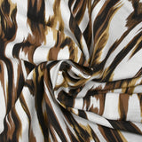Crepe de viscosa estampado ondas abstractas marrón fondo blanco
