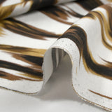 Crepe de viscosa estampado ondas abstractas marrón fondo blanco