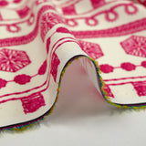 Viscosa estampada Oaxaca bordado fucsia fondo blanquecino