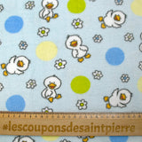 Edredón polar estampado con flores y patitos sobre fondo azul cielo