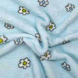 Edredón polar estampado con flores y patitos sobre fondo azul cielo