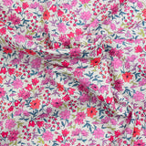 Algodón impreso Vittoria Flores rosadas Vintage Fondo blanco roto por metro