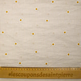 Coton tissé teint brodé marguerite fond rayé blanc et beige