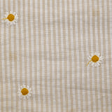 Coton tissé teint brodé marguerite fond rayé blanc et beige