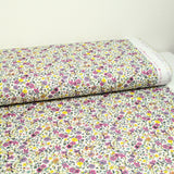 Anna Purple y amarillo Fondo blanco de algodón estampado en blanco por el medidor
