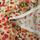 Satin de soie imprimé renoncules et fleurs d'hiver fond champagne rosé