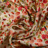 Satin de soie imprimé renoncules et fleurs d'hiver fond champagne rosé
