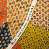 Satin de soie imprimé patchwork cachemire orange, moutarde et bleu