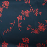 Satin de soie imprimé roses rouges fond bleu nuit