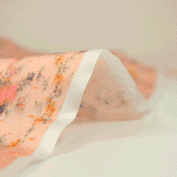 Satin polyester imprimé abstrait fond saumon