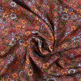 Crepé de viscosa estampado con vuelo floral, fondo de grosella negra brillante
