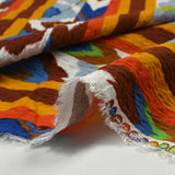 Viscose gaufrée imprimée aztèques bleu roi, brique et blanc