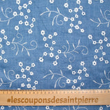 Twill de polyester brodé marguerite fond bleu