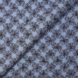 Viscosa estampada con destellos azules sobre fondo azul pizarra