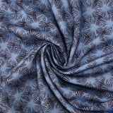 Viscosa estampada con destellos azules sobre fondo azul pizarra