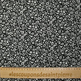 Viscose imprimée myriade de fleurs gris et blanc fond noir