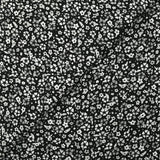 Viscose imprimée myriade de fleurs gris et blanc fond noir