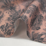 Viscose imprimée éléphant et forêt fond rose poudré