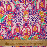 Coton imprimé amour de girafes fond fuchsia