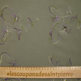 Mousseline crinkle fleurs brodées fond sauge