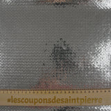 Sequín de plata sobre tul gris