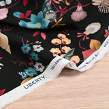Coton liberty ® Doreen June fond noir au mètre