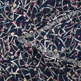 Mousseline imprimée bande satin fleurs vagabondes fond marine