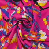 Viscose imprimée ikat coloré fond fuchsia