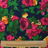Viscose imprimée éclat de roses fuchsia et jaune fond marine
