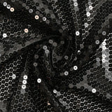Sequins noirs sur tulle